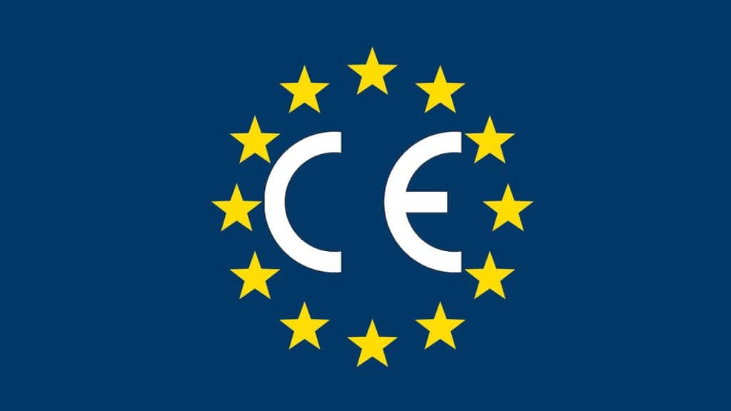 Logotipo del Marcado CE sobre la bandera de la Unión Europea