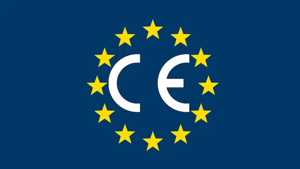 Logotipo del Marcado CE sobre la bandera de la Unión Europea